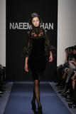 th_22996_md-fashionledge.com-fw06-rtw-newyork-w-khan-001-fgblrmkl_122_115lo.jpg