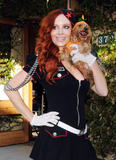 th_57745_celebrity-paradise.com-The_Elder-Phoebe_Price_2009-10-31_-_and_her_little_dog_grace_the_streets_730_122_19lo.jpg