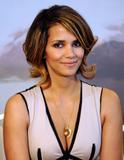 th_63710_Halle_Berry_2009_Jenesse_Silver_Rose_Gala_Auction_in_Beverly_Hills_87_122_211lo.jpg