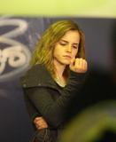 th_12699_Celebutopia-Emma_Watson_on_the_set_of_Harry_Potter_and_the_Deathly_Hallows_Part_I_in_London-06_122_228lo.jpg