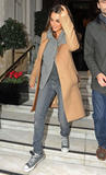 th_73753_celebrity-paradise.com-The_Elder-Penelope_Cruz_2009-12-05_-_left_her_London_Hotel_722_122_25lo.jpg