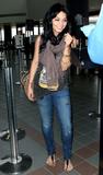 Fotos de Vanessa Hudgens en el Aeropuerto LAX en Los Angeles Fotos