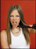 http://img241.imagevenue.com/loc370/th_10673_Avril_Lavigne__poses_for_Studio_Photos_0_The_MTV_Studios_011_123_370lo.jpg