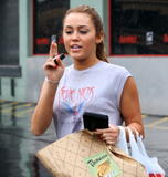 th_44268_KUGELSCHREIBER_Miley_Cyrus_looking_hot_while_getting_wet_in_the_rain2_122_4lo.JPG