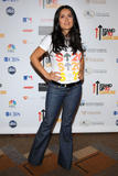 th_84560_SalmaHayek_0908StandUpToCancer_13_122_411lo.jpg