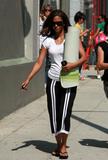 th_30846_Halle_Berry_going_to_her_yoga_lesson_10_122_451lo.jpg