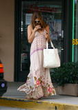 th_85634_Eva_Mendes_leaves_a_nail_salon_in_Beverly_Hills_280809_864_122_456lo.jpg