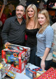 th_43951_Melissa_Joan_Hart_2008-12-05_-_Baskin_Robbins_Wrapped_With_A_Bow_event_550_122_461lo.jpg