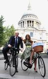 th_14200_Celebutopia-Kelly_Brook-Photocall_to_launch_the_Mayor_of_London34s_Skyride-06_122_486lo.jpg