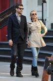 th_93875_Diane_Kruger_and_Joshua_Jackson_walking_and_holding_hands_in_SoHo129083_122_494lo.jpg