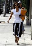 th_30698_Halle_Berry_going_to_her_yoga_lesson_05_122_511lo.jpg