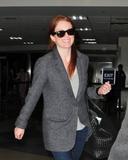th_70357_Preppie_-_Julianne_Moore_at_LAX_Airport_-_Jan._14_2010_817_122_564lo.jpg