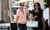 th_23616_Cindy_Crawford_has_lunch_with_a_friend_17_122_83lo.jpg