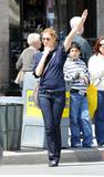 th_89502_Preppie_Karolina_Kurkova_tries_to_hail_a_cab_in_New_York_City_05.02.03_418_122_95lo.JPG