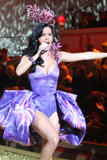 http://img241.imagevenue.com/loc15/th_58498_1110_katy_perry_victorias_secret_21_123_15lo.jpg