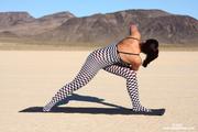 Aria Giovanni - Checkered Yoga 1 -l12hrpsayl.jpg