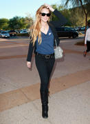 http://img241.imagevenue.com/loc260/th_30809_Lindsay_Lohan_out_of_the_Betty_Ford_Clinic13_122_260lo.jpg