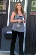 http://img241.imagevenue.com/loc348/th_95182_Hilary_Duff_hits_an_afternoon_pilates_class14_122_348lo.jpg