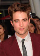 http://img241.imagevenue.com/loc365/th_73240_Robert_Pattinson_at_The_Eclipse_Premiere_in_LA4_122_365lo.jpg