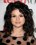 http://img241.imagevenue.com/loc457/th_38423_Celebutopia-Selena_Gomez-6th_Annual_Teen_Vogue_Young_Hollywood_Party-17_122_457lo.jpg