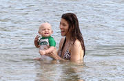 http://img241.imagevenue.com/loc457/th_49939_jessica_biel_bikini_hawaii_09_122_457lo.jpg