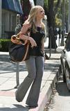 http://img241.imagevenue.com/loc95/th_72031_celeb-city.org_Hilary_Duff_candid_Beverly_Hills_06-10-2008_006_123_95lo.jpg